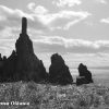 北海道　八雲町　黒岩　奇岩　モノクロ